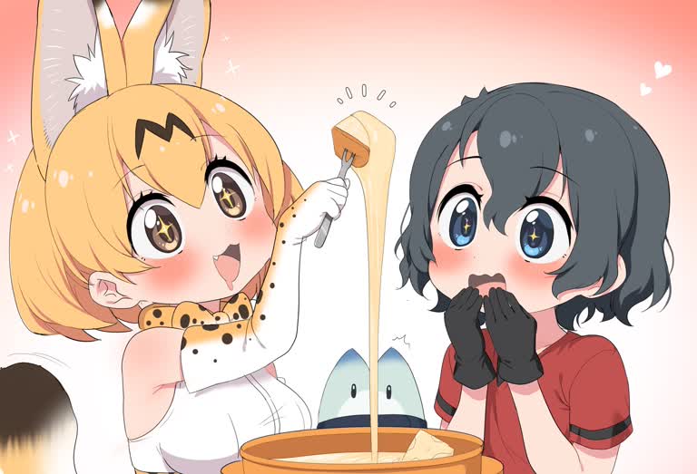 有两个女孩一起吃点东西